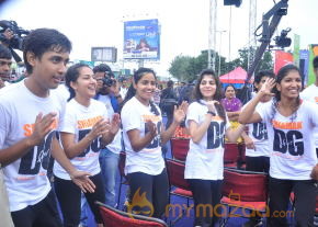 Celebs at 10 K Run Event Photos photo 92