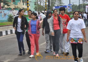 Celebs at 10 K Run Event Photos photo 36