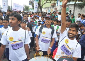 Celebs at 10 K Run Event Photos photo 100