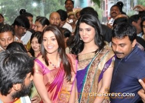 Deeksha Seth Kajal Agarwal at Kalamandir Showroom Launch photos photo 9