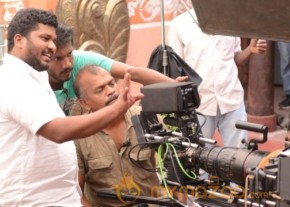 Dhanush Nazriya Nazim in Naiyandi Movie Stills photo 8