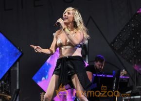 Ellie Goulding Performs at Glastonbury Festival photo 6