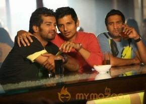 Endrendrum Punnagai Movie New Stills photo 18