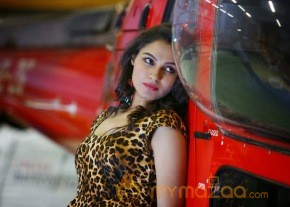 Endrendrum Punnagai Movie New Stills photo 21