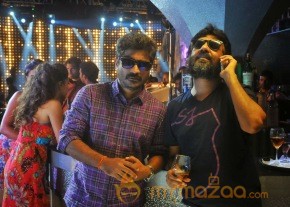 Endrendrum Punnagai Movie New Stills photo 2