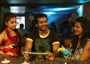 Endrendrum Punnagai Movie New Stills