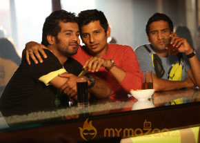 Endrendrum Punnagai Movie Stills photo 26