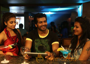 Endrendrum Punnagai Movie Stills photo 11