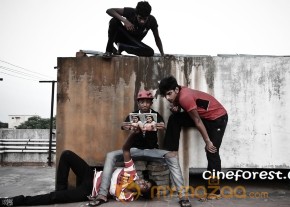 Endrendrum Punnagai Tamil Movie Stills photo 8