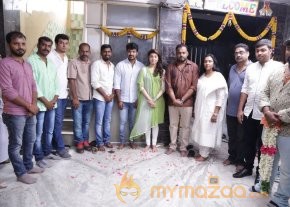 Ennaku Vaaitha Adimaigal Pooja Photos photo 2
