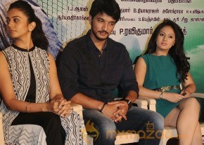 Ennamo Edho Movie Press Meet Photos photo 4