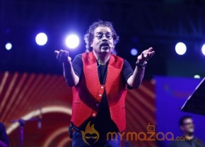 Hariharan Live Concert at Vijayamall Stills