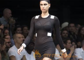 Irina Shayk at the Givenchy Fashion Show  photo 17