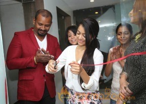 Janani Iyer At  Essensuals Salon Launch photo 7