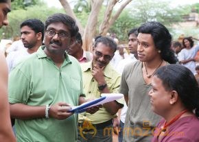 Kaaviyaththalaivan Movie Stills photo 8