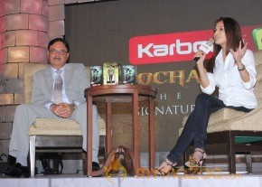 Karbonn Mobiles Kochadaiyaan Phone Series pics photo 13