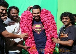 Karthi Celebrating Birthday in shoot