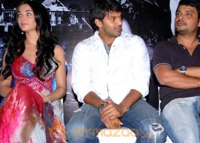 Madrasapattinam Press Meets photo 23