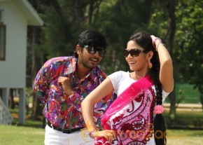 Mai Maranthen Movie Latest Stills photo 28