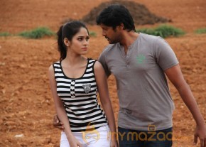 Mai Maranthen Movie Latest Stills photo 7