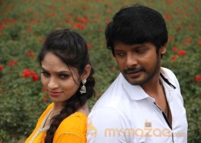 Mai Maranthen Movie Latest Stills photo 18