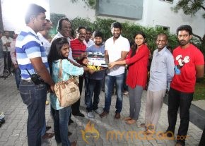 Naan Sigappu Manithan Movie Launch Photos photo 27