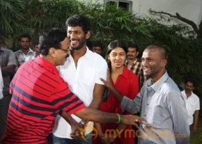 Naan Sigappu Manithan Movie Launch Photos photo 36