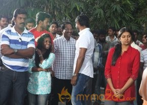 Naan Sigappu Manithan Movie Launch Photos photo 28