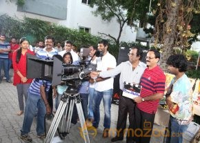 Naan Sigappu Manithan Movie Launch Photos photo 37