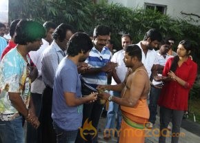 Naan Sigappu Manithan Movie Launch Photos photo 4
