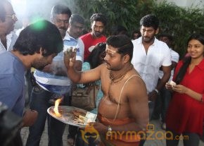 Naan Sigappu Manithan Movie Launch Photos photo 35