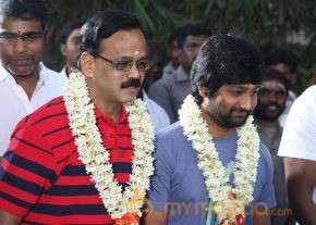Naan Sigappu Manithan Movie Launch Photos photo 15