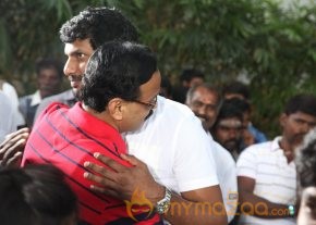 Naan Sigappu Manithan Movie Launch Photos photo 30
