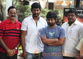 Naan Sigappu Manithan Movie Launch Photos photo 14