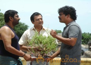 Naan Than Bala Movie New Stills photo 40