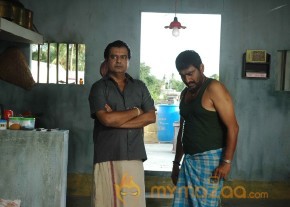 Naan Than Bala Movie New Stills photo 38