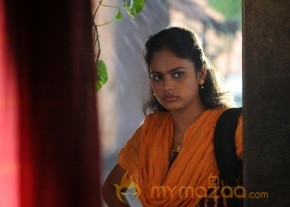 Nalanum Nandhinium Movie Stills photo 12