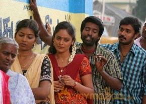 Nalanum Nandhinium Movie Stills photo 13
