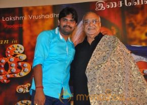 Nee En Uyire Movie Audio Launch Stills photo 10