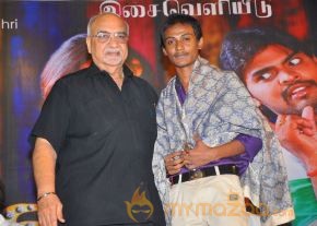 Nee En Uyire Movie Audio Launch Stills photo 3