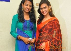 Nee En Uyire Movie Audio Launch Stills photo 19