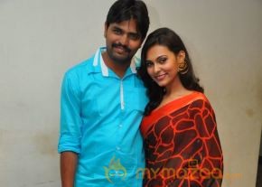 Nee En Uyire Movie Audio Launch Stills photo 40
