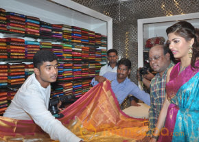 Parvathy Omanakuttan Launch Women's World Store   photo 32