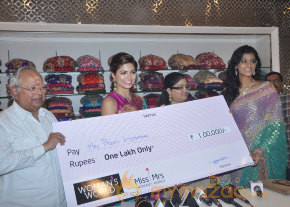 Parvathy Omanakuttan Launch Women's World Store   photo 23