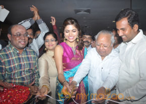 Parvathy Omanakuttan Launch Women's World Store   photo 46