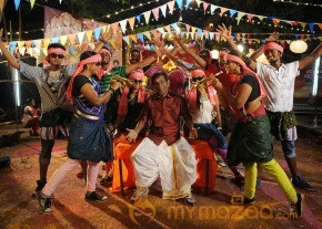 Romba Nallavanda Nee Movie Stills photo 11