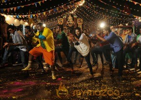 Romba Nallavanda Nee Movie Stills photo 18
