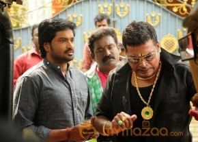 Romba Nallavanda Nee Movie Stills photo 7