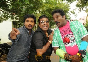Romba Nallavanda Nee Movie Stills photo 50