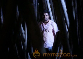 Romba Nallavanda Nee Movie Stills photo 4